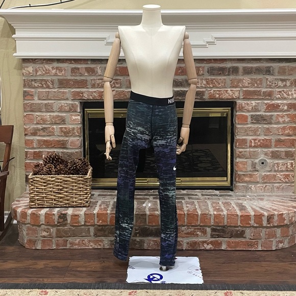 Nike abstract Dri-Fit black and blue leggings / M / Excellent condition - Picture 10 of 15